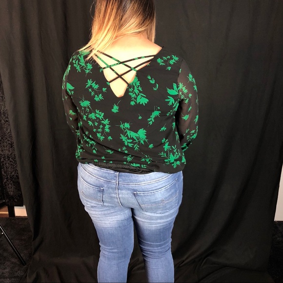 Torrid Floral print Chiffon Crossback blouse - Picture 3 of 7